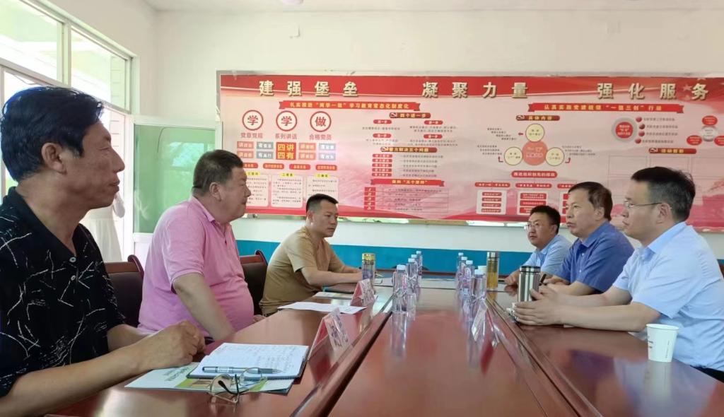 伟德国际betvlctor1946教师赴华亭市调研宏源牧业公司